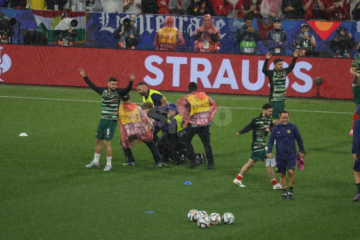 UEFA nu vrea să mai vadă astfel de momente, dar n-a putut fi evitat! Ce s-a întâmplat înainte de Germania - Portugalia