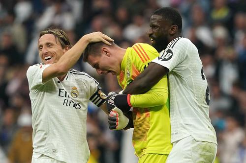 Luka Modric, stânga, va îmbrăca sezonul viitor tricoul lui AC Milan / Foto: Imago