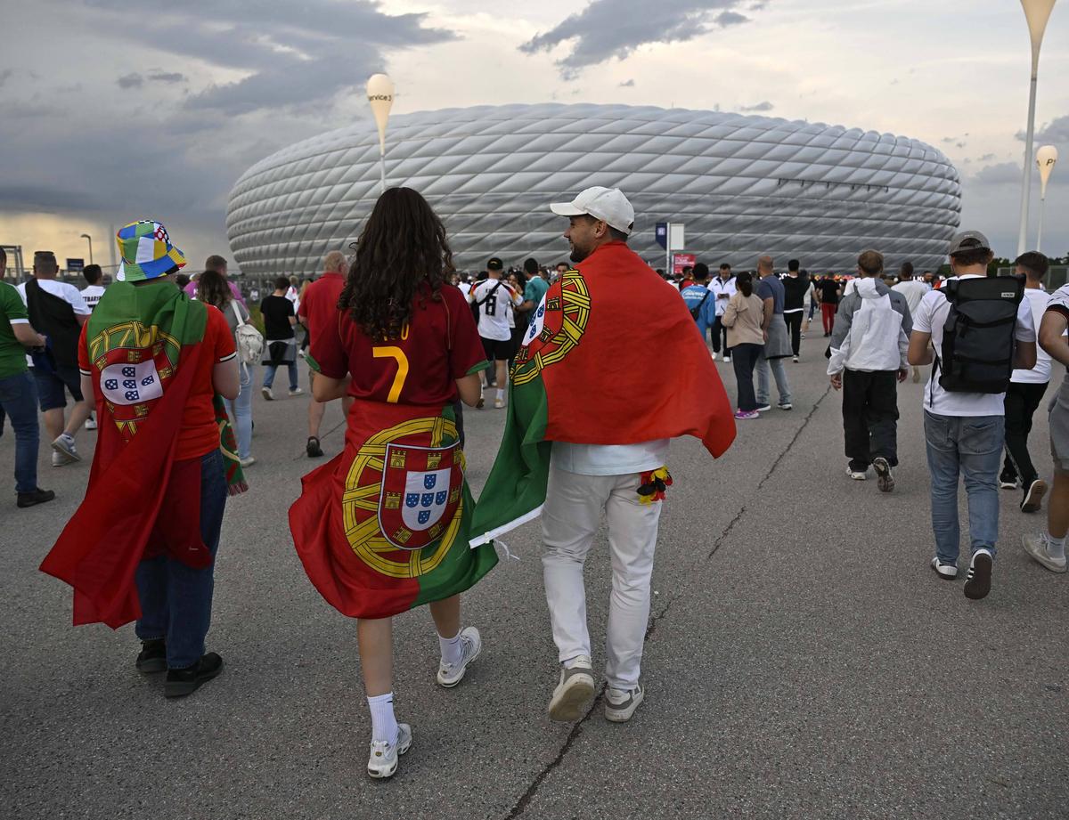 Cristiano a pus stăpânire pe München! Mii de tricouri ale Portugaliei, doar cu numele lui CR7