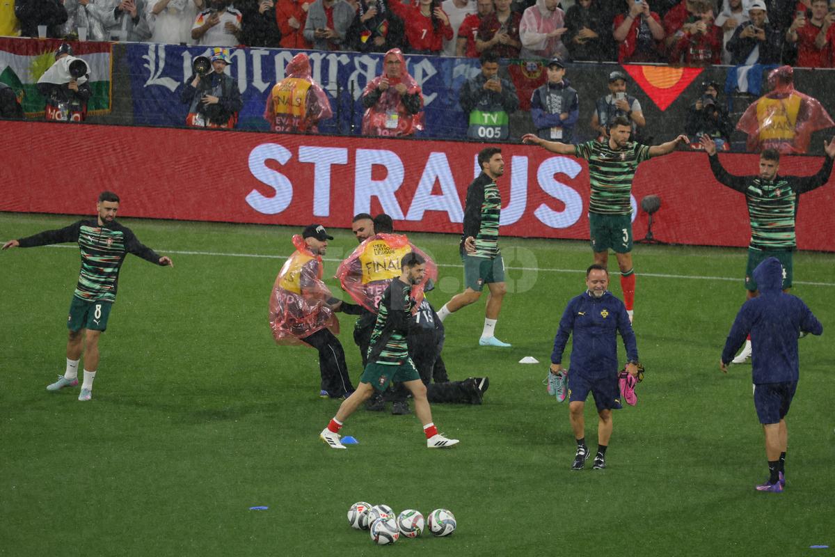 UEFA nu vrea să mai vadă astfel de momente, dar n-a putut fi evitat! Ce s-a întâmplat înainte de Germania - Portugalia
