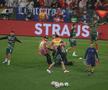 Oamenii de ordine au avut serios de furcă cu fanii care își doreau o poză cu Cristiano Ronaldo. Foto: Ionuț Iordache (GSP.RO)