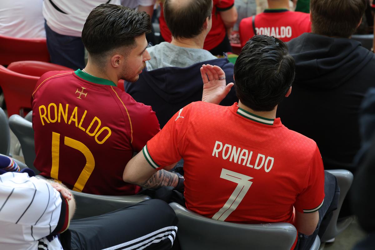 Cristiano a pus stăpânire pe München! Mii de tricouri ale Portugaliei, doar cu numele lui CR7