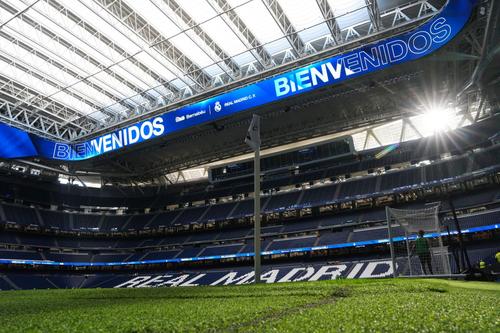„Santiago Bernabeu” se transformă în teren de golf // FOTO Getty Images