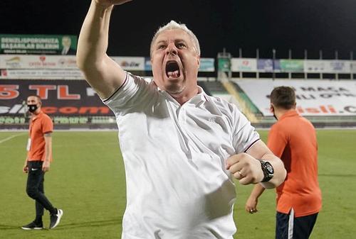 Marius Șumudică, euforic după victorie // FOTO: https://www.facebook.com/gaziantepfk/