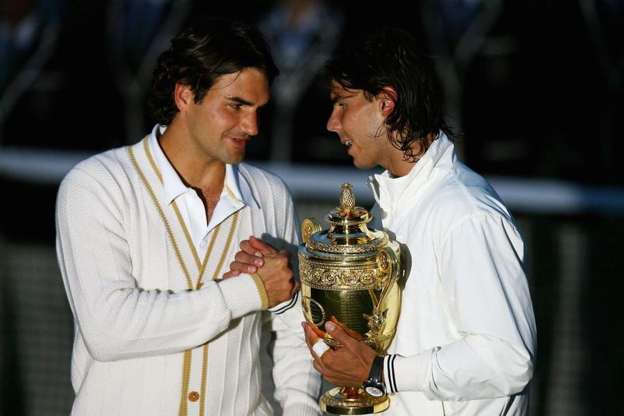 Roger Federer și Rafael Nadal la festivitatea de premiere din 2008 Foto Guliver/GettyImages Wimbledon se joacă pe GSP.ro » Un rege elvețian la Londra și istoria lui de succes pe iarba de la All England Club