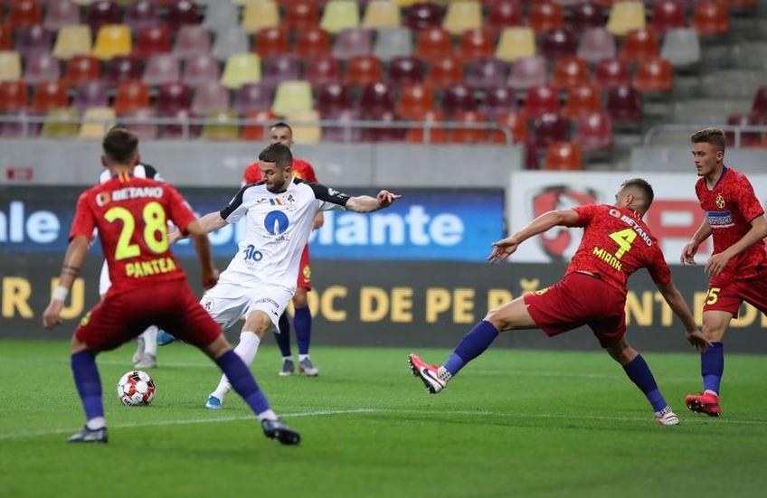 Sergiu Buș (alb) a marcat un gol superb în FCSB - Gaz Metan 2-2