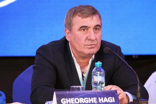 Hagi își dorește să facă performanță la malul mării. FOTO: farulconstanta.com