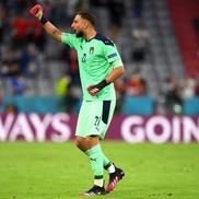 Donnarumma a purtat o pereche de mănuși speciale, imprimate cu nu mai puțin de 288 de țepi / foto: Guliver/Getty Images
