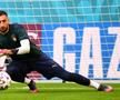 Donnarumma a purtat o pereche de mănuși speciale, imprimate cu nu mai puțin de 288 de țepi / foto: Guliver/Getty Images
