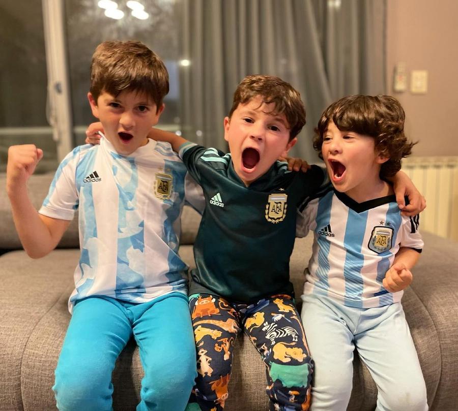 Copiii lui Messi, bucuroși după victoria Argentinei Fotografia de peste 1.000.000 de like-uri postată de soția lui Messi, după victoria Argentinei la Copa America