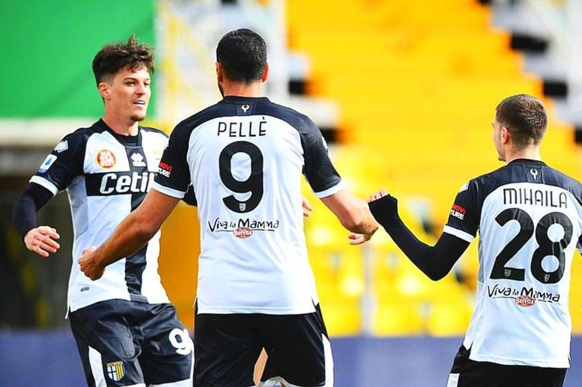 Man și Mihăilă reprezintă viitorul proiectului de la Parma (foto: twitter/Parma)