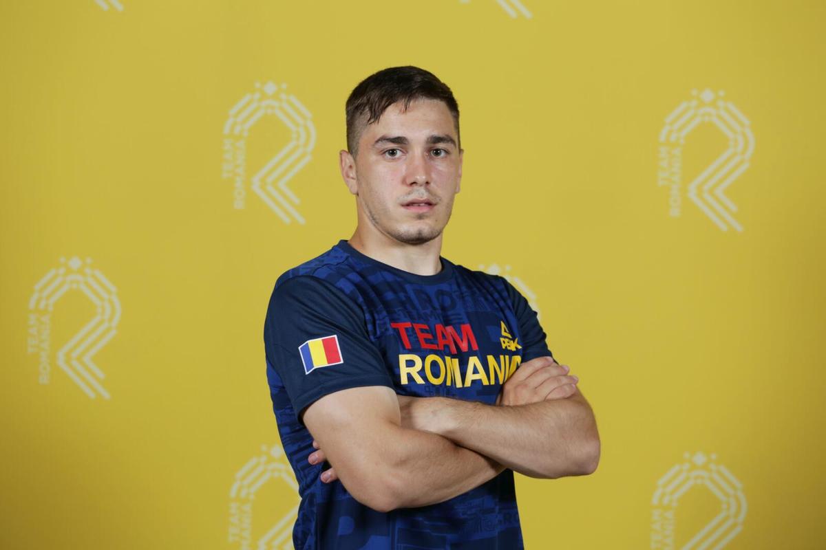 Veșminte noi pentru delegația României la Tokyo: „tricolorii” U21 s-au fotografiat în hainele olimpice