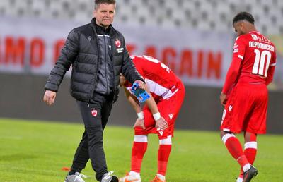 Luni se decide TOTUL la Dinamo: „Altfel, ratăm startul sezonului!” » Uhrin, descumpănit