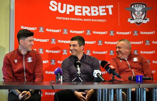 Show la conferința de prezentare a lui Săpunaru și Morais: „Vorbește sau te amendez!”