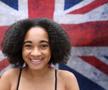 Părul lui Alice Dearing, înotătoare britanică, poate fi cuprins cu greu într-o cască standard // Foto: Getty Images