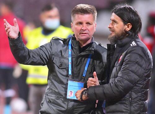 În cazul în care Dusan Uhrin nu va dori să continue la Dinamo, „câinii” au deja în vizor două variante de rezervă.