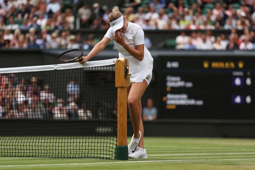 Simona Halep (30 de ani, locul 18 WTA) a învins-o pe iberica Paula Badosa (24 de ani, 4 WTA), scor 6-1, 6-2, și s-a calificat în sferturile de finală de la Wimbledon 2022. Acolo o așteaptă americanca Amanda Anisimova (20 de ani, 25 WTA).