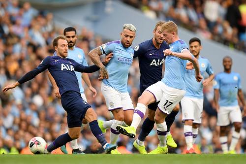Christian Eriksen, în tricoul lui Tottenham, primul din stânga // Foto: Getty Images