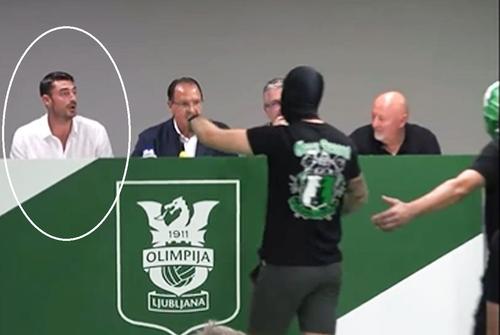 Momentul în care fanii îl dau afară pe Albert Riera din sală // foto: captură video Twitter @carrusel