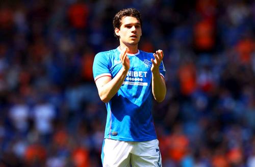 Publicația Ibrox Noise scrie că „Hagi are și el nevoie de o nouă provocare. A fost o mare eroare ca Rangers să îi ofere prelungirea contractului pe 2 ani în decembrie, când era la mile distanță de a fi refăcut complet”.