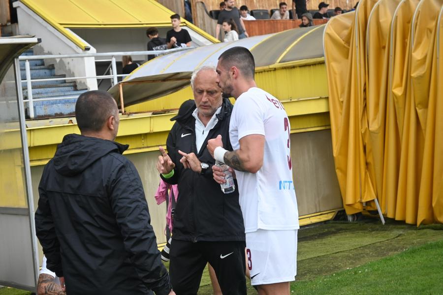 3 detalii remarcate de reporterii GSP la amicalul CFR - Brașov » Apariție rară a patronului Varga, fotbalist băgat în ședință + un nou cuplu letal