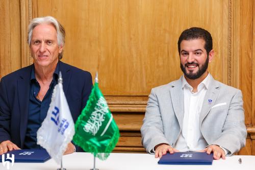Jorge Jesus, în stânga imaginii / FOTO: Twitter @Alhilal_EN