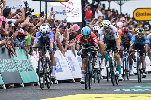 Belgianul Jasper Philipsen, 25 de ani, care nu reușea să învingă în niciun sprint la un moment dat în 2022, le-a câștigat pe ultimele patru din Turul Franței, două ediția trecută, două acum.