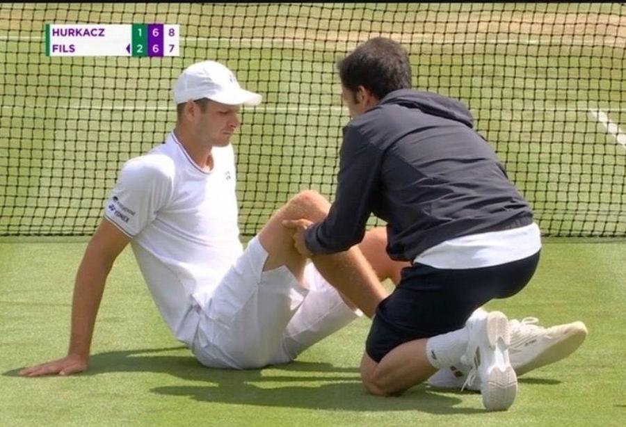 Hubert Hurkacz, nevoit să abandoneze în turul 2 la Wimbledon » Accidentare stupidă