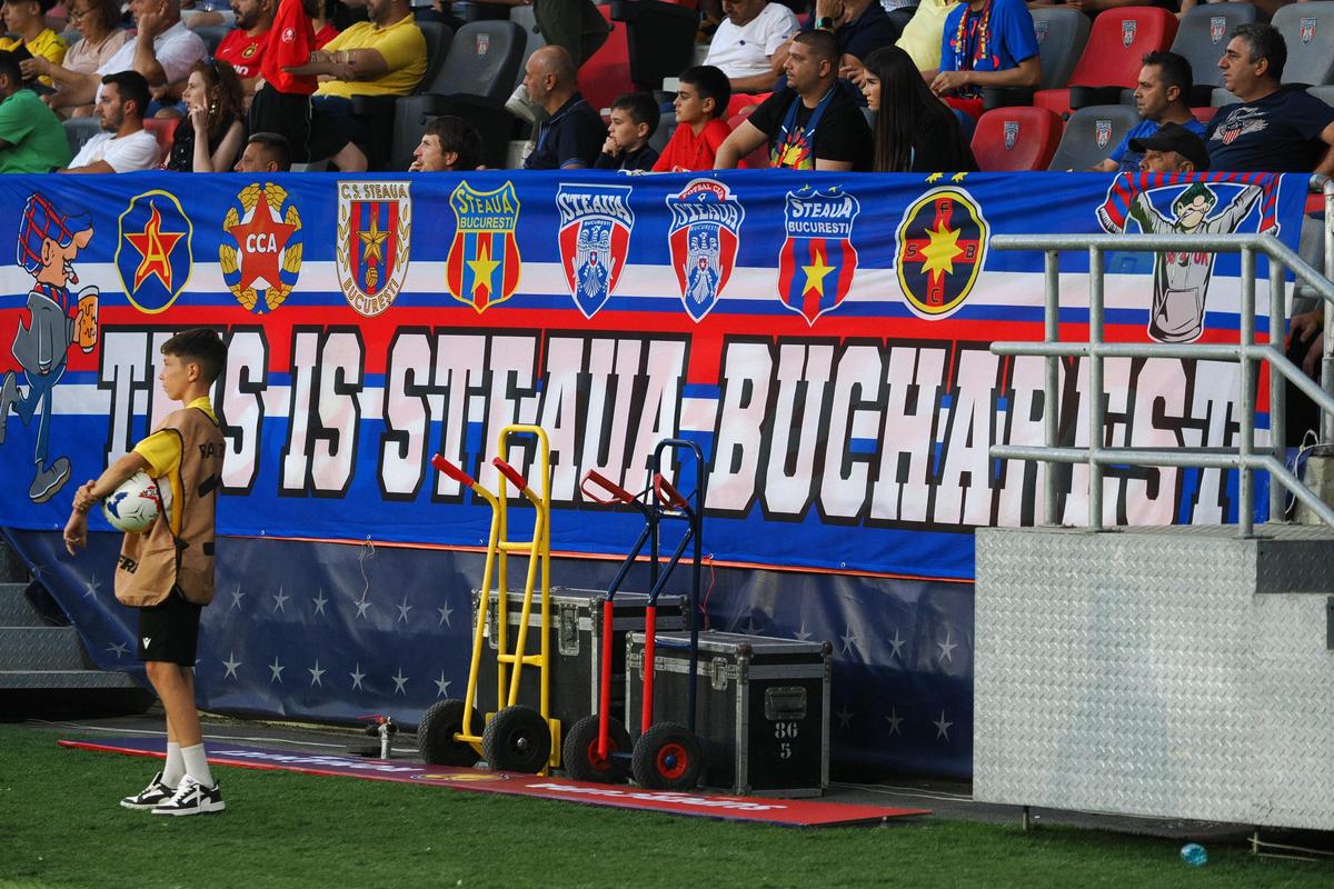 Bravo, n-ai stil! Alegeri stranii: FCSB și Corvinul și-au bulversat fanii la primul meci al sezonului
