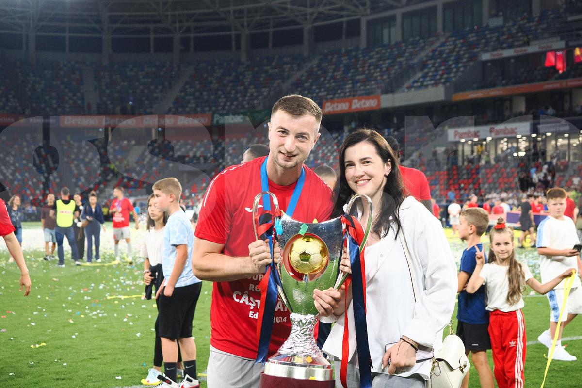 Imagini de colecție: fotbaliștii de la FCSB au sărbătorit alături de partenere triumful din Supercupa României