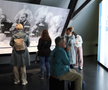 GSP a vizitat Sala 600, în care a avut loc celebrul proces de la Nürnberg! » Tehnologia modernă care zguduie privitorii: „hologramele” lui Goering sau Ribbentrop, mulate pe scaunele goale