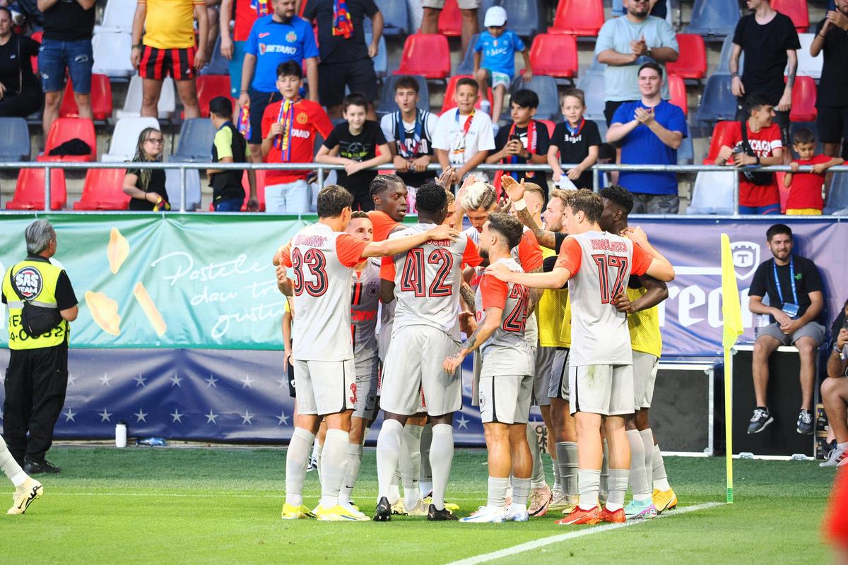 FCSB - Corvinul, 3-0 în Supercupa României » Campioana a făcut spectacol pe stadionul Steaua