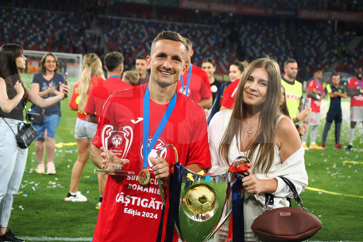 Imagini de colecție: fotbaliștii de la FCSB au sărbătorit alături de partenere triumful din Supercupa României