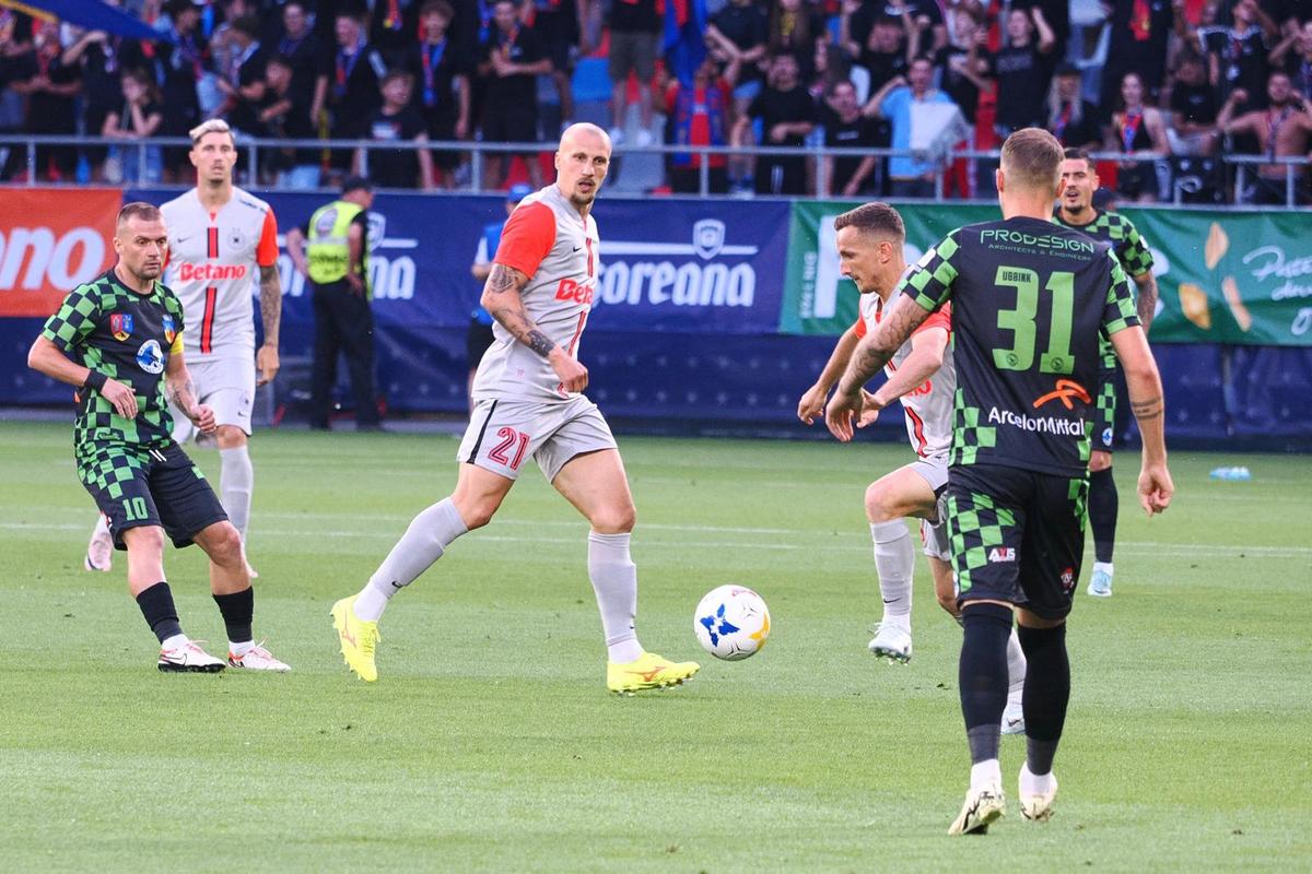 FCSB - Corvinul, 3-0 în Supercupa României » Campioana a făcut spectacol pe stadionul Steaua