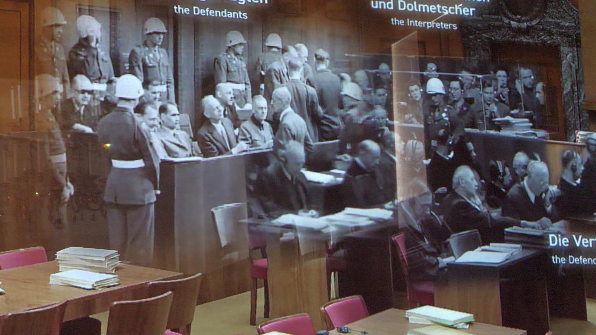 GSP a vizitat Sala 600, în care a avut loc celebrul proces de la Nürnberg! » Tehnologia modernă care zguduie privitorii: „hologramele” lui Goering sau Ribbentrop, mulate pe scaunele goale