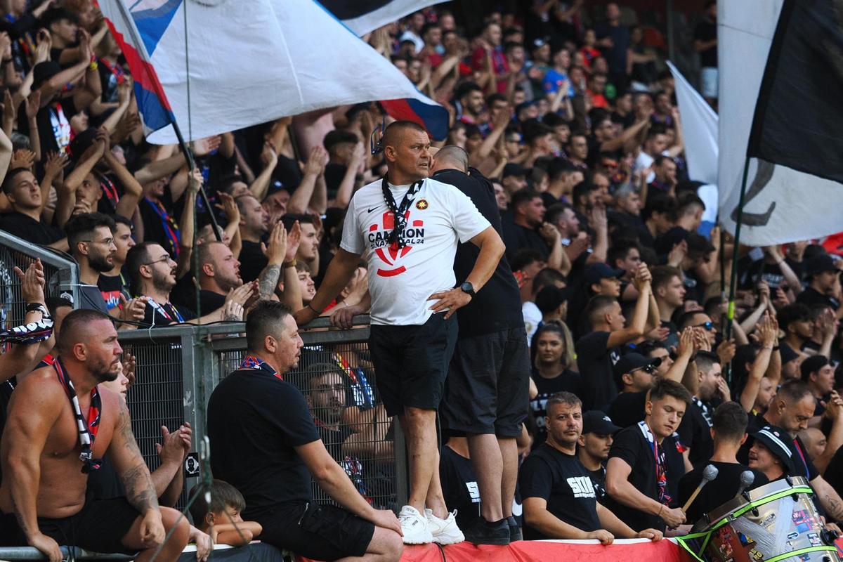 Șocant! Ce a putut găsi Jandarmeria într-un autocar care-i transporta pe suporterii Corvinului la stadionul Ghencea