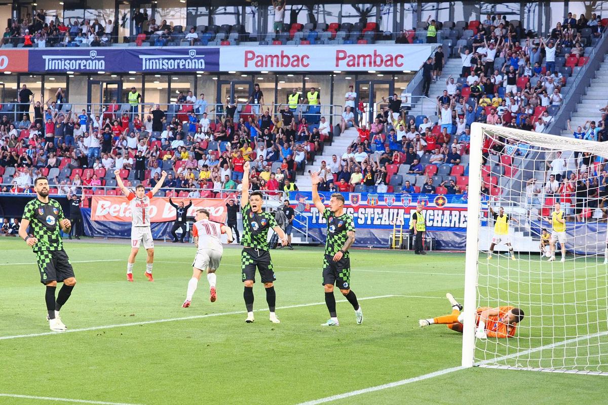 FCSB - Corvinul, 3-0 în Supercupa României » Campioana a făcut spectacol pe stadionul Steaua
