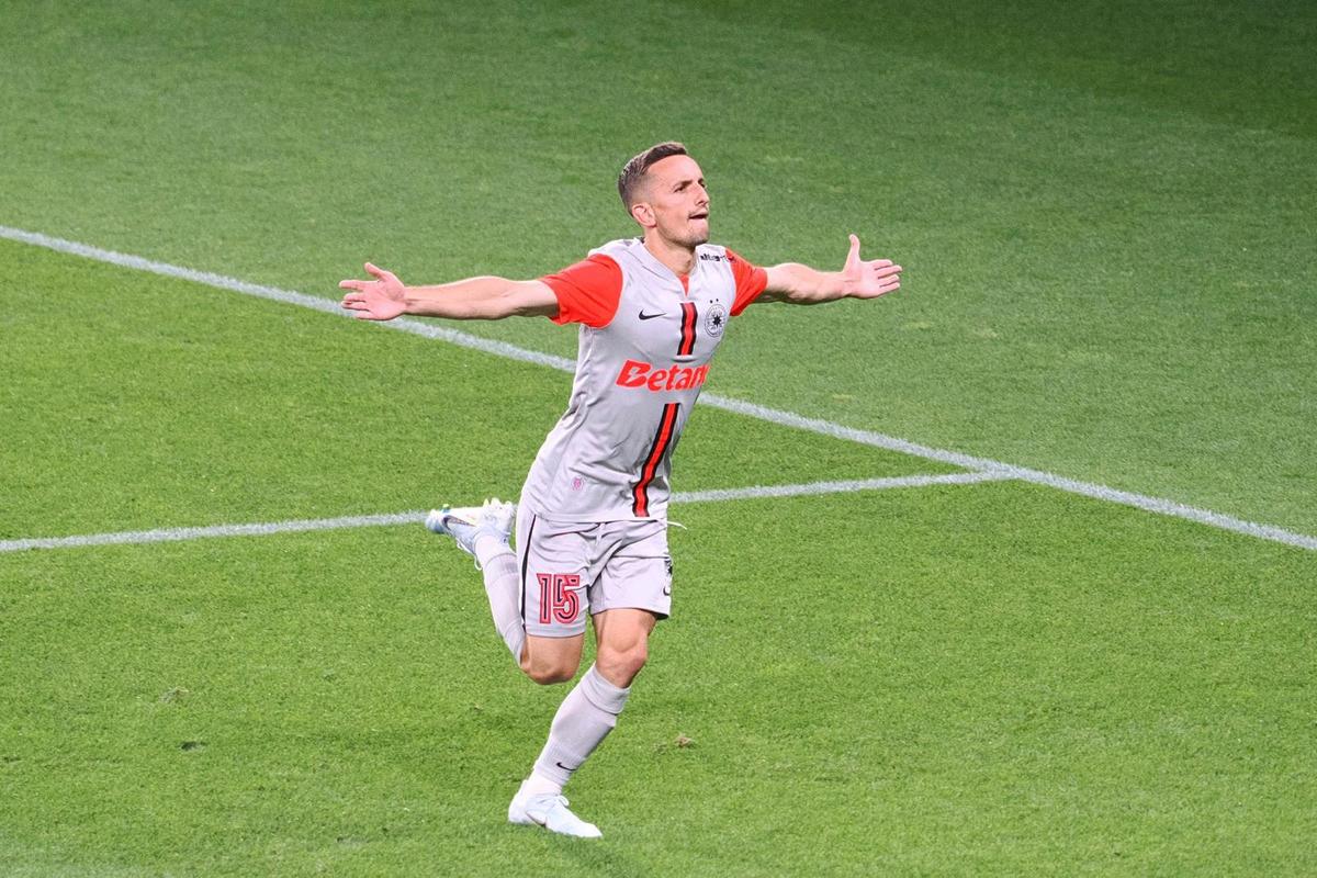 Bravo, n-ai stil! Alegeri stranii: FCSB și Corvinul și-au bulversat fanii la primul meci al sezonului