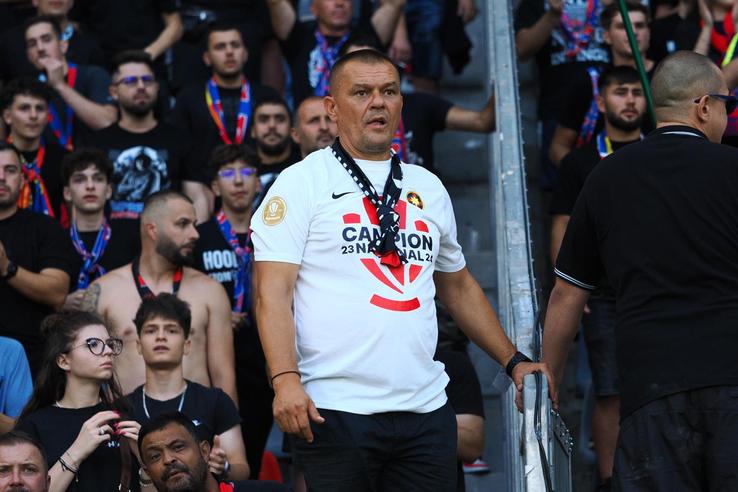 Bătălia galeriilor la FCSB - Corvinul. Peluza Sud Steaua a fost prezentă alături de hunedoreni / foto: Ionuț Iordache (GSP)