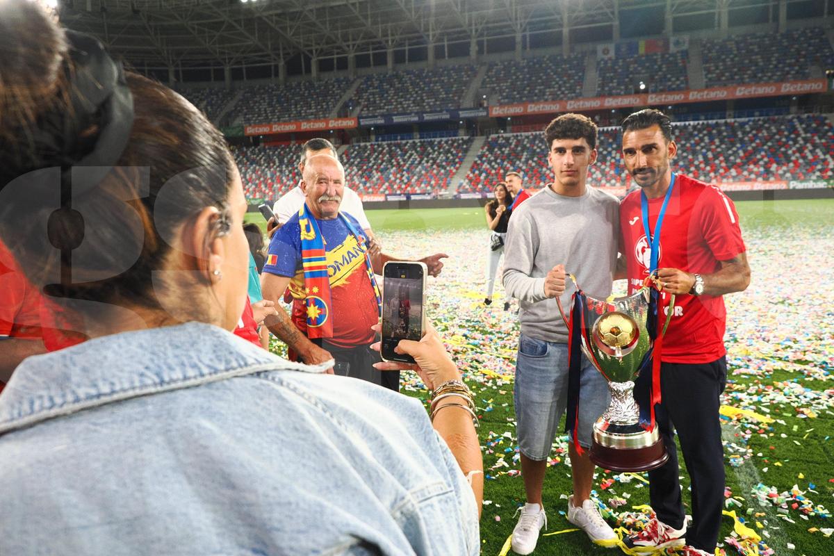 Imagini de colecție: fotbaliștii de la FCSB au sărbătorit alături de partenere triumful din Supercupa României