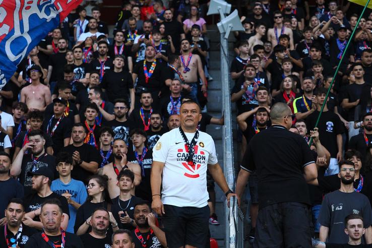 Bătălia galeriilor la FCSB - Corvinul. Peluza Sud Steaua a fost prezentă alături de hunedoreni / foto: Ionuț Iordache (GSP)