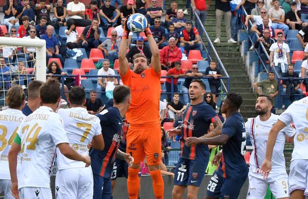 CFR Cluj a anunțat transferul » Jucătorul cu 278 de meciuri în Serie B a semnat