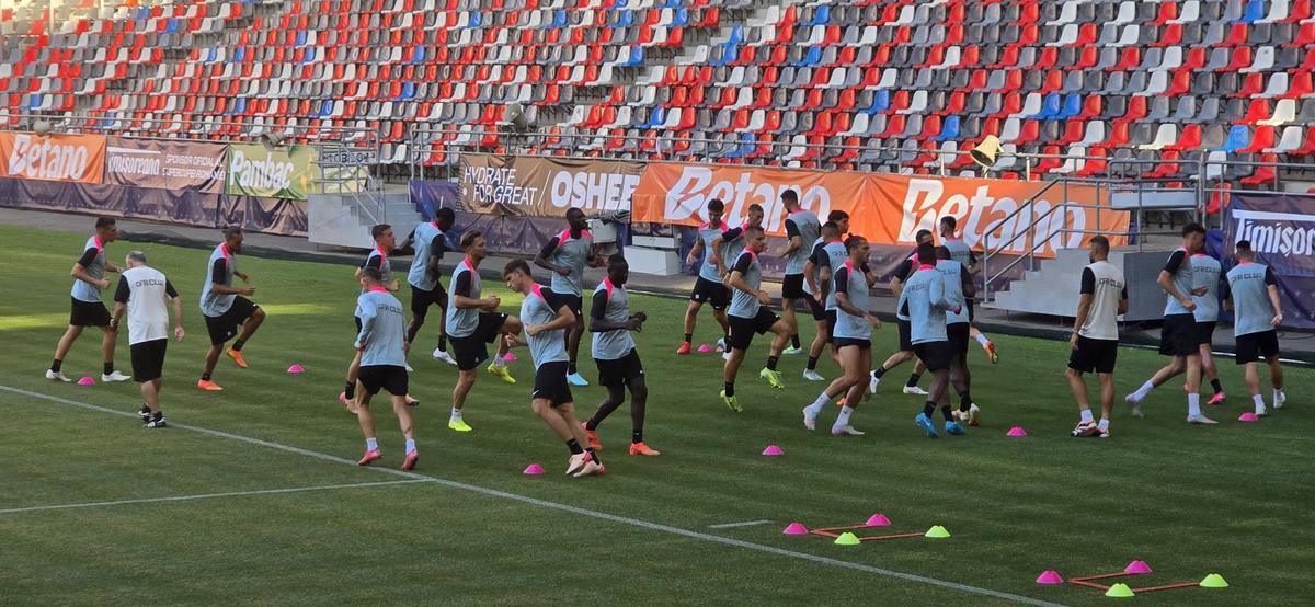 CFR Cluj, DECIMATĂ înaintea Supercupei cu FCSB: cinci absenți importanți + ce l-a șocat pe Dan Petrescu la stadionul „Steaua”