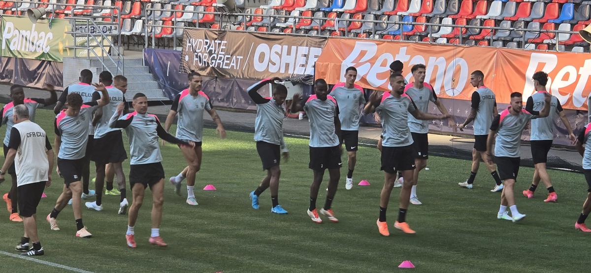 CFR Cluj, DECIMATĂ înaintea Supercupei cu FCSB: cinci absenți importanți + ce l-a șocat pe Dan Petrescu la stadionul „Steaua”