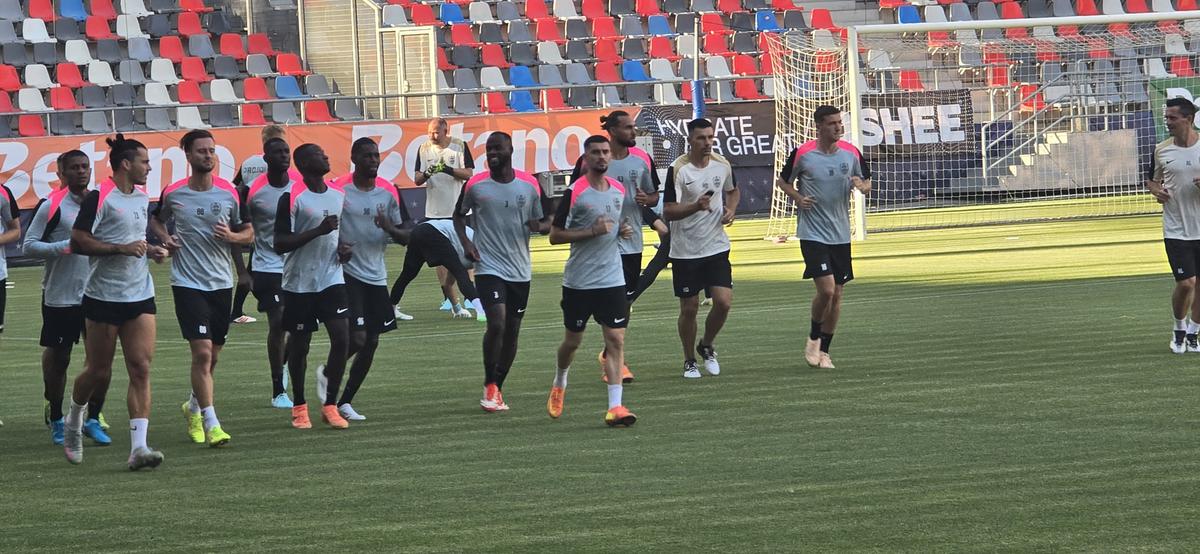 CFR Cluj, DECIMATĂ înaintea Supercupei cu FCSB: cinci absenți importanți + ce l-a șocat pe Dan Petrescu la stadionul „Steaua”