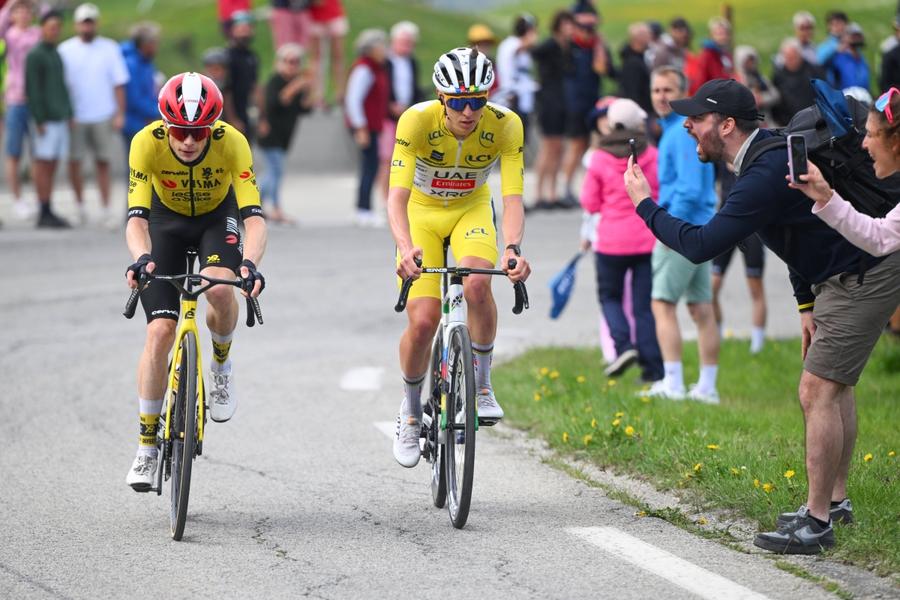 Tadej Pogacar și Jonas Vingegaard FOTO Imago Images Cât timp poate rămâne Tadej Pogacar la cel mai înalt nivel? „Problema e de motivație, nu de vârstă”, crede un apropiat