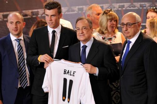 Jonathan Barnett (foto dreapta), fostul agent al lui Gareth Bale, a fost acuzat oficial de o femeie de trafic de persoane, viol și tortură