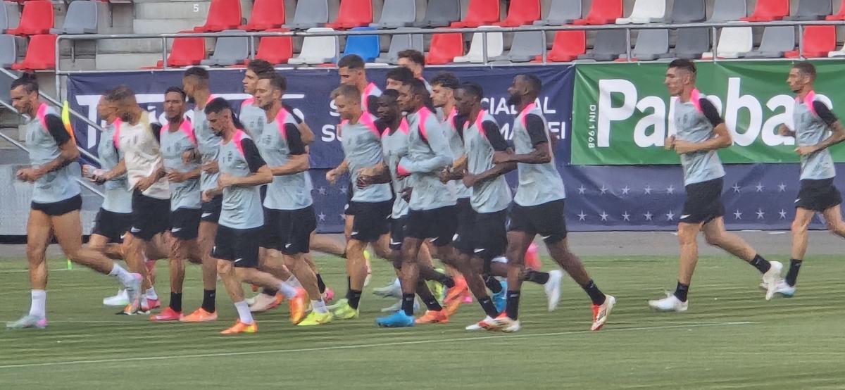 CFR Cluj, DECIMATĂ înaintea Supercupei cu FCSB: cinci absenți importanți + ce l-a șocat pe Dan Petrescu la stadionul „Steaua”