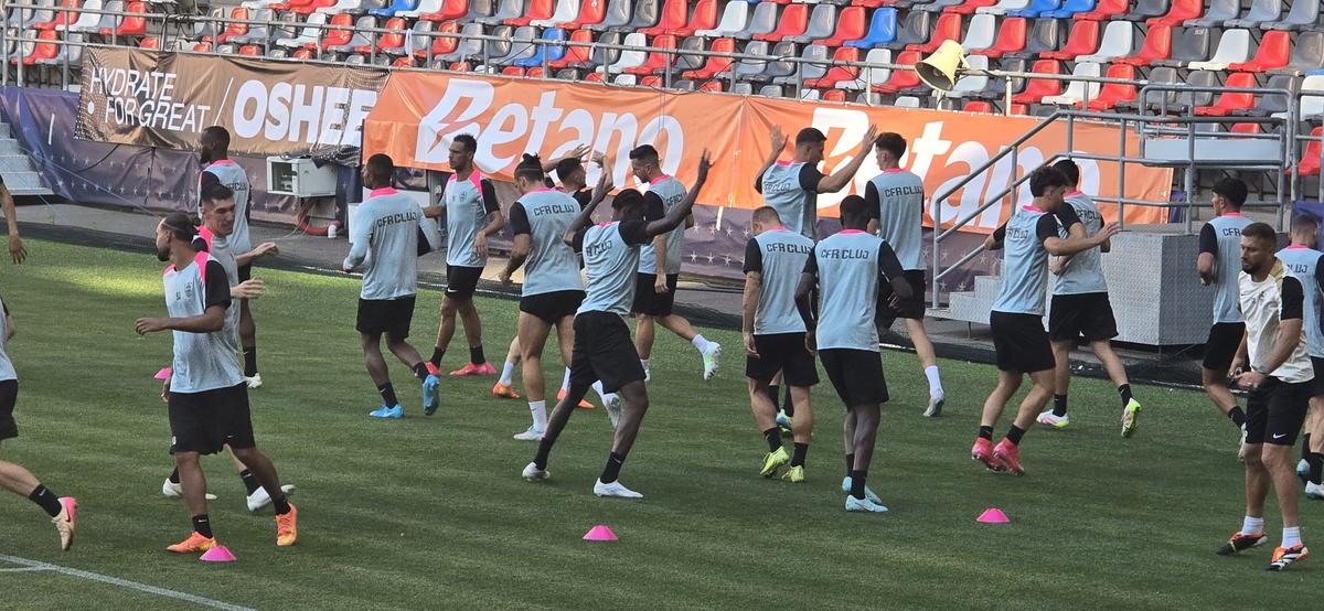 CFR Cluj, DECIMATĂ înaintea Supercupei cu FCSB: cinci absenți importanți + ce l-a șocat pe Dan Petrescu la stadionul „Steaua”