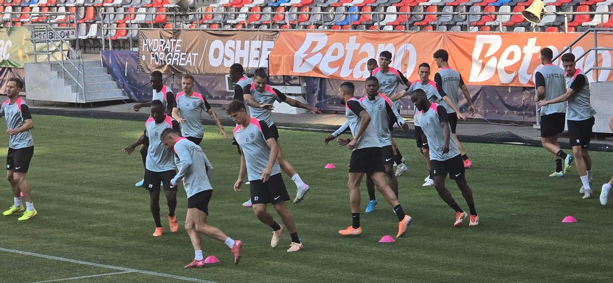 CFR Cluj, DECIMATĂ înaintea Supercupei cu FCSB: cinci absenți importanți + ce l-a șocat pe Dan Petrescu la stadionul „Steaua”